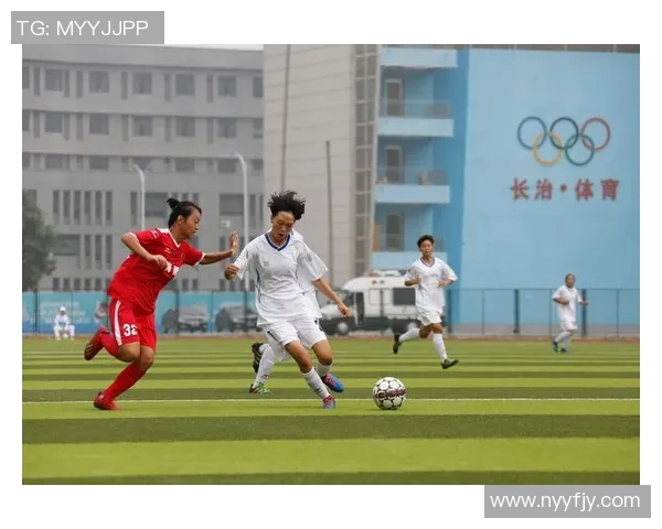 奔跑吧兄弟在上海足球场上展开激烈对抗精彩瞬间回顾